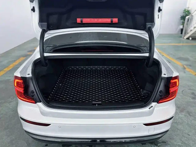 Volvo S60 — Фото автомобиля 12