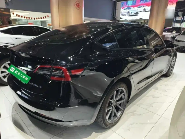 Tesla Model 3 — Фото автомобиля 6