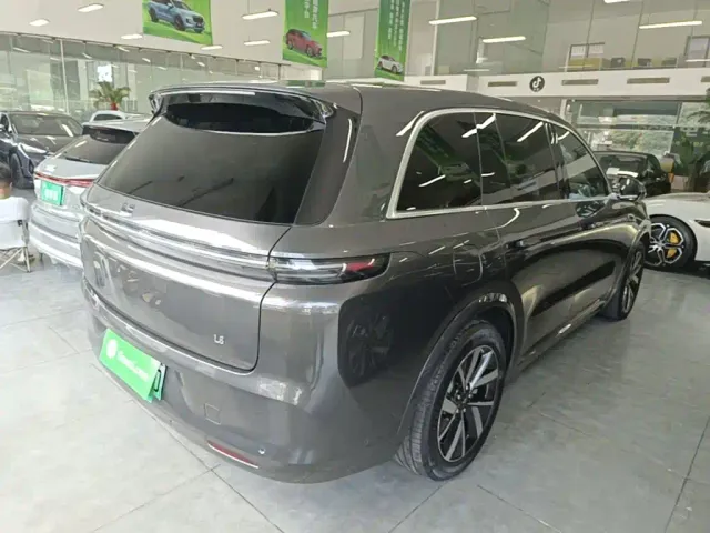 Li Auto L8 — Фото автомобиля 6