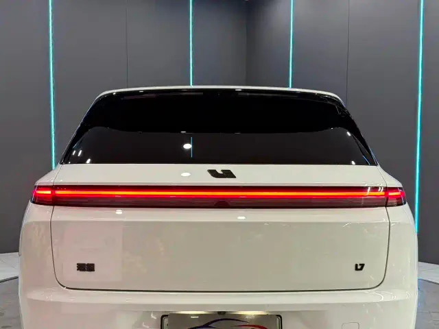 Li Auto L7 — Фото автомобиля 7