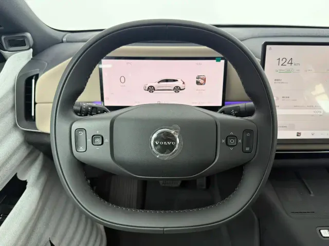 Volvo XC70 Plug-in Hybrid — Фото автомобиля 8