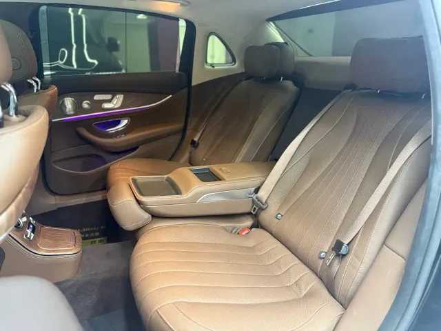Mercedes-Benz E-Class — Фото автомобиля 24