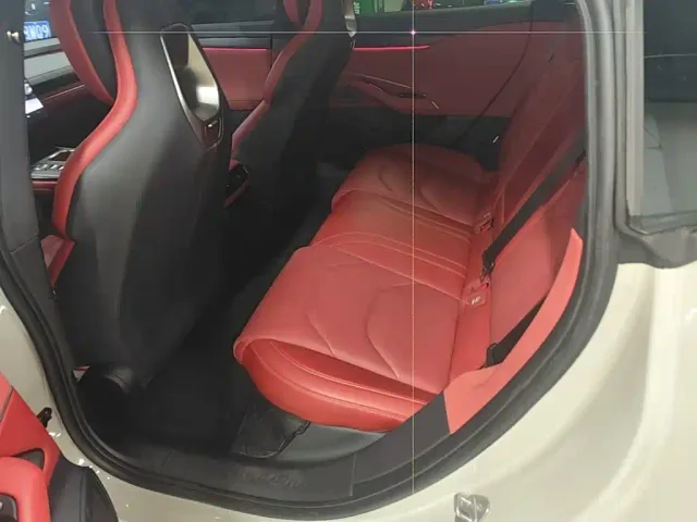 Xiaomi SU7 — Фото автомобиля 16