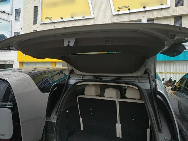 Li Auto MEGA — Фото автомобиля 18