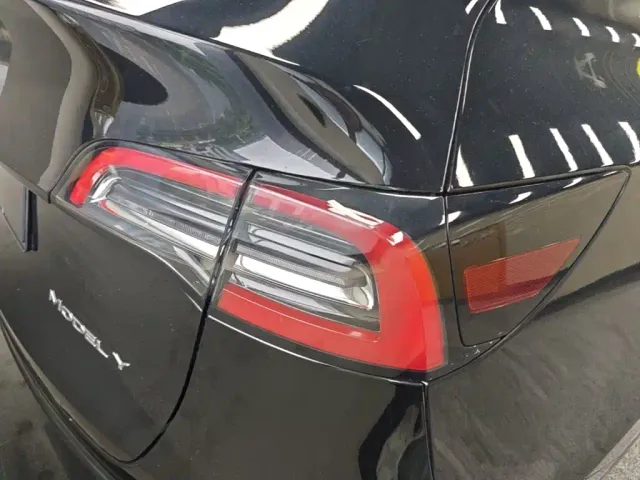 Tesla Model Y — Фото автомобиля 7