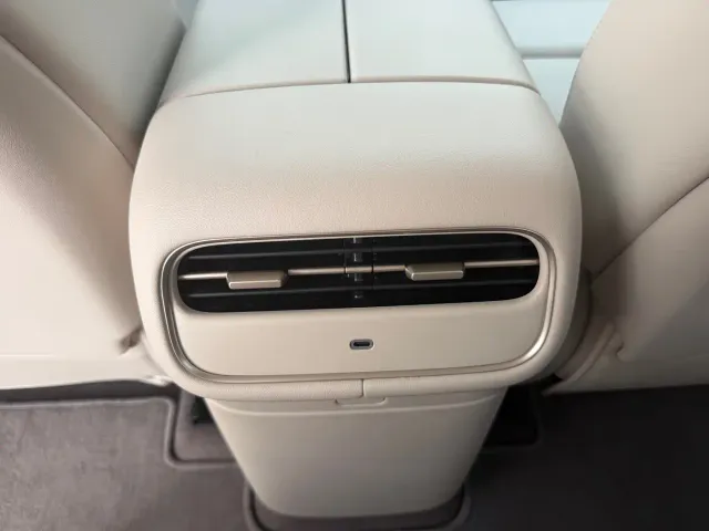 IM Motors LS6 — Фото автомобиля 11