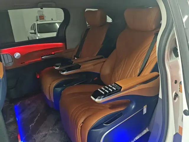Toyota Sienna — Фото автомобиля 16