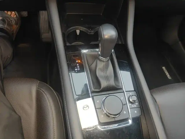 Mazda Axela — Фото автомобиля 13