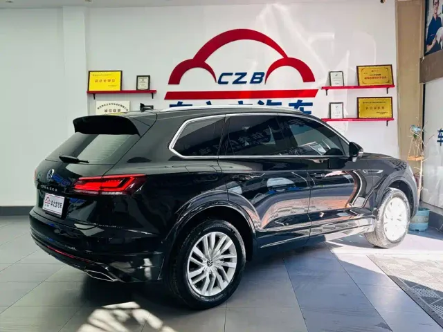Volkswagen Touareg — Фото автомобиля 5
