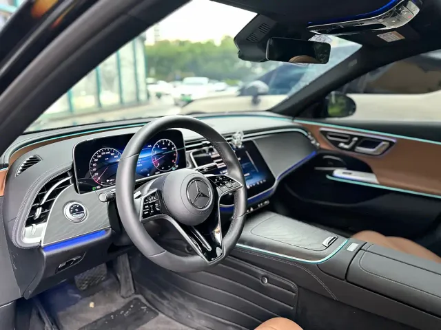 Mercedes-Benz E-Class — Фото автомобиля 5