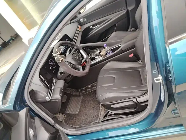 Hyundai Elantra — Фото автомобиля 14
