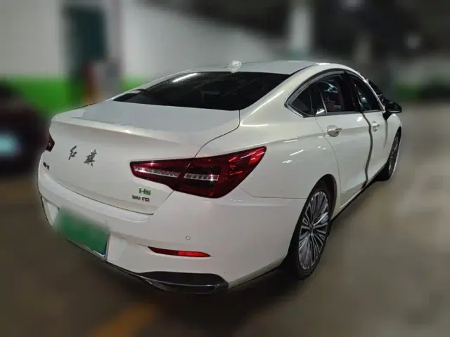Hongqi H5 — Фото автомобиля 6