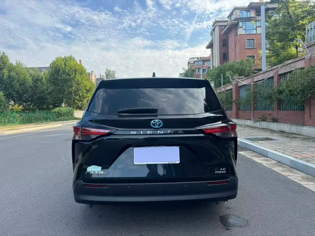 Toyota Sienna — Фото автомобиля 8