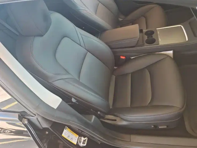 Tesla Model 3 — Фото автомобиля 24