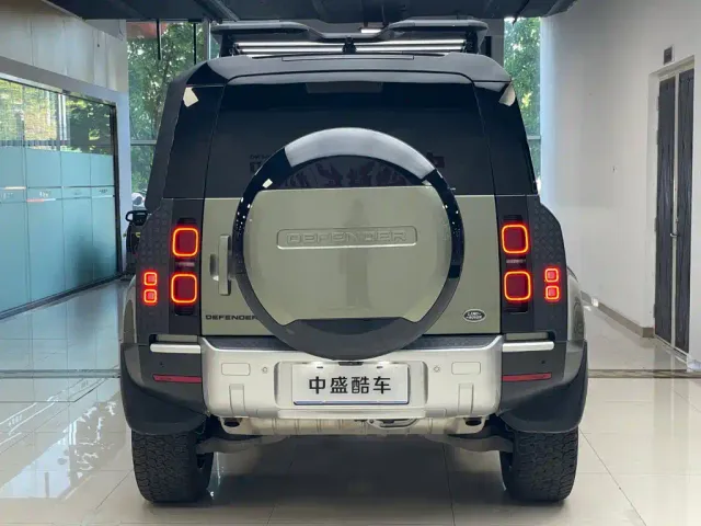 Land Rover Defender — Фото автомобиля 29