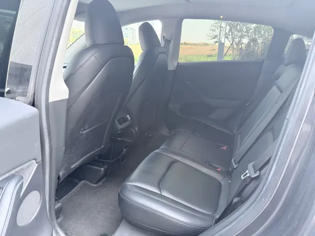 Tesla Model Y — Фото автомобиля 8