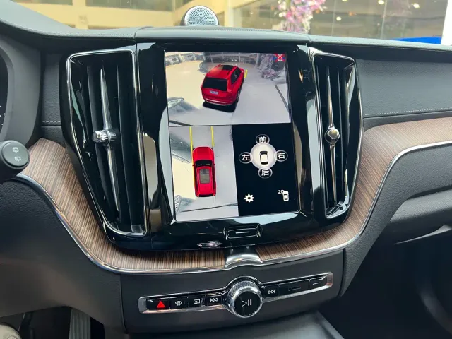 Volvo XC60 — Фото автомобиля 16