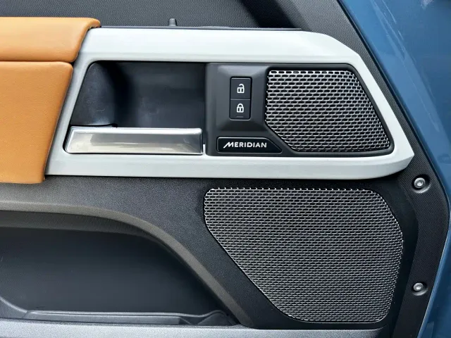 Land Rover Defender — Фото автомобиля 5