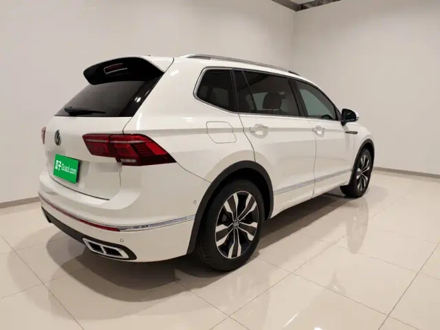 Volkswagen Tiguan L — Фото автомобиля 6