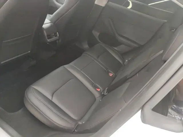 Tesla Model Y — Фото автомобиля 16