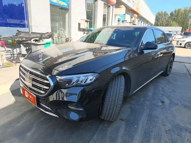 Фотография автомобиля — Mercedes-Benz E-Class