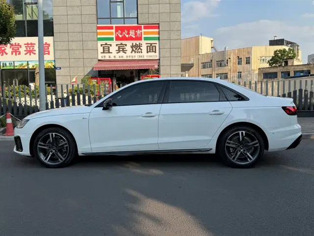 Audi A4L — Фото автомобиля 3