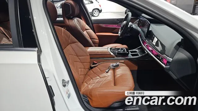 BMW 7-Series 7 серия (G70) 740i xDrive M Sport — Фото автомобиля 22