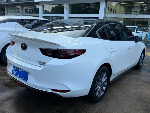 Mazda Axela — Фото автомобиля 4