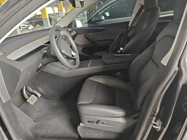 Tesla Model Y — Фото автомобиля 14