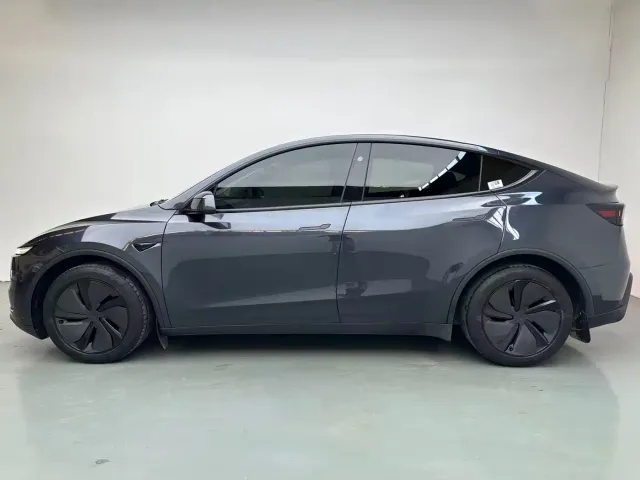 Tesla Model Y — Фото автомобиля 3