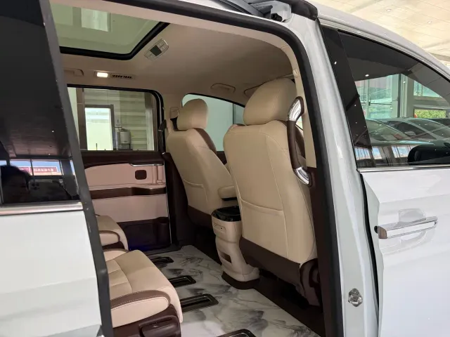 Bestune Besturn M9 — Фото автомобиля 11