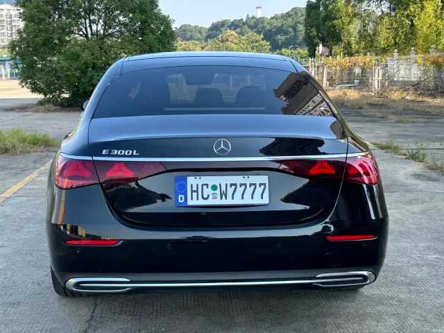 Mercedes-Benz E-Class — Фото автомобиля 11