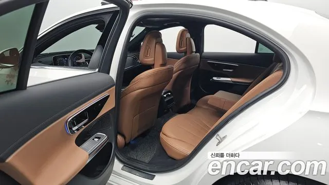 Mercedes-Benz E-Class — Фото автомобиля 11