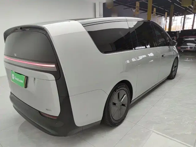 Li Auto MEGA — Фото автомобиля 6