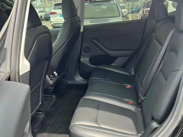 Tesla Model Y — Фото автомобиля 4