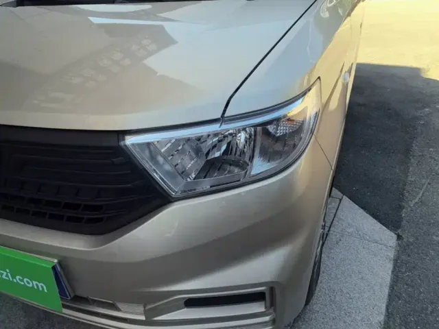 Wuling Hongguang V — Фото автомобиля 23