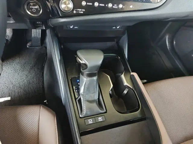 Lexus ES — Фото автомобиля 13