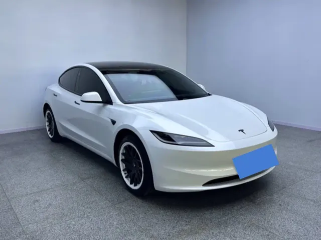 Tesla Model 3 — Фото автомобиля 3