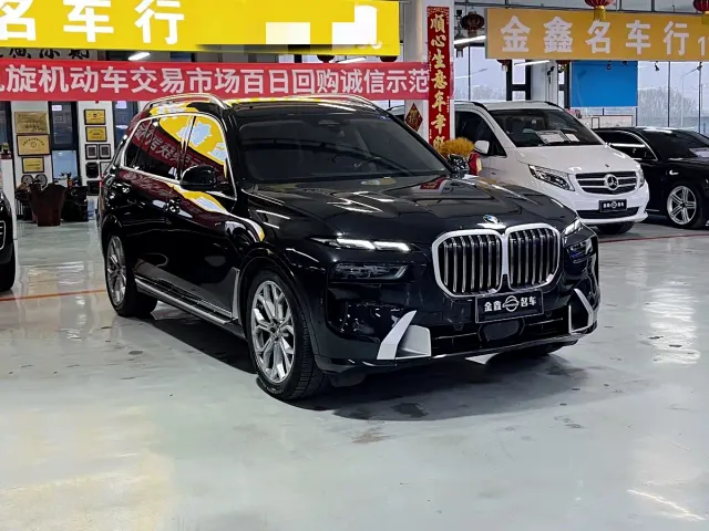 BMW X7 — Фото автомобиля 3