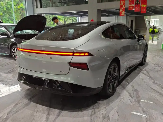 Xpeng P7 — Фото автомобиля 5