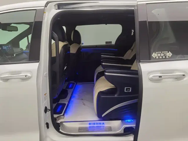 Toyota Sienna — Фото автомобиля 15