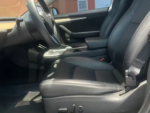 Tesla Model 3 — Фото автомобиля 6