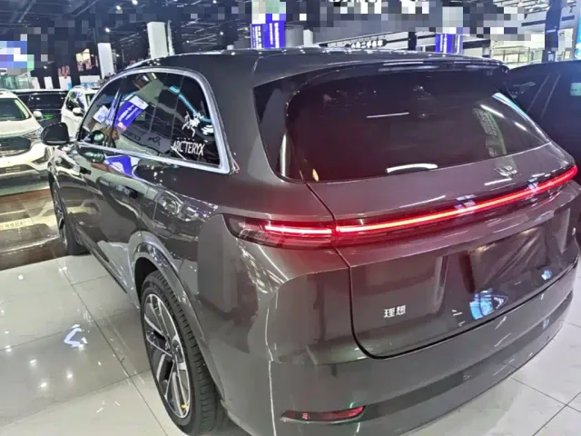 Li Auto L7 — Фото автомобиля 4