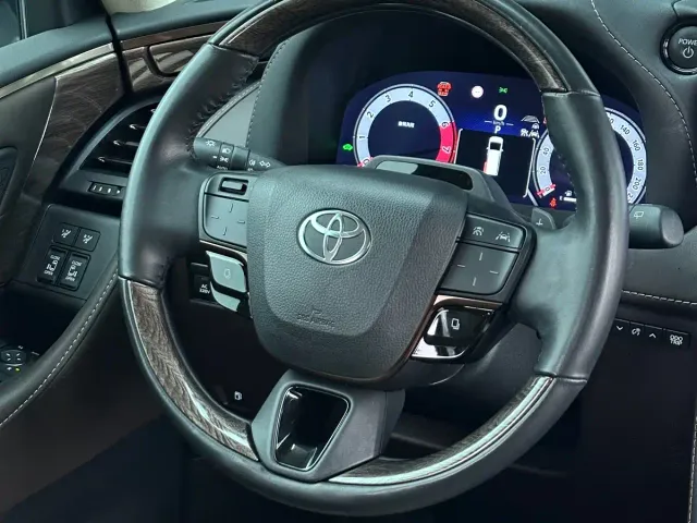Toyota Alphard — Фото автомобиля 21