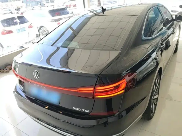 Volkswagen Passat — Фото автомобиля 5