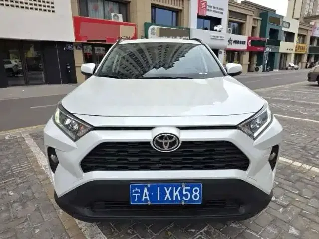Toyota RAV4 — Фото автомобиля 2