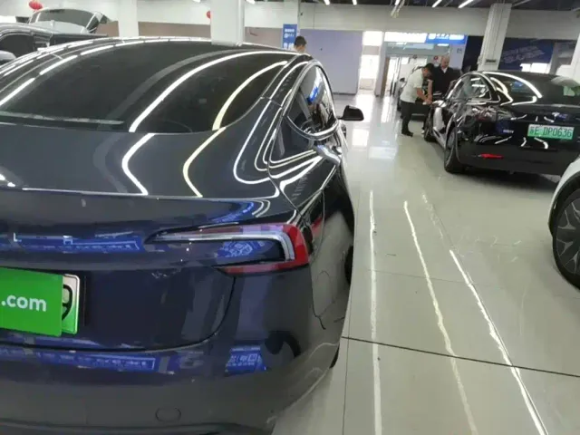 Tesla Model 3 — Фото автомобиля 7