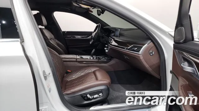 BMW 7 Series — Фото автомобиля 11
