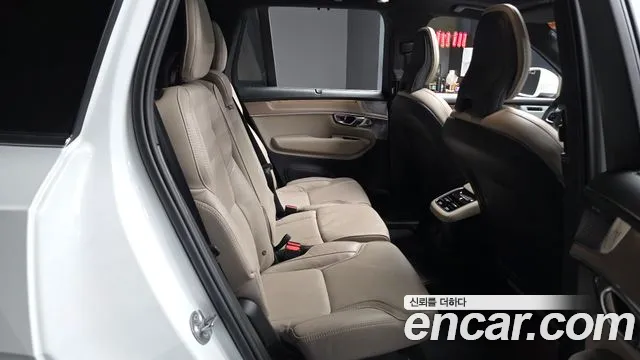 Volvo XC90 — Фото автомобиля 11