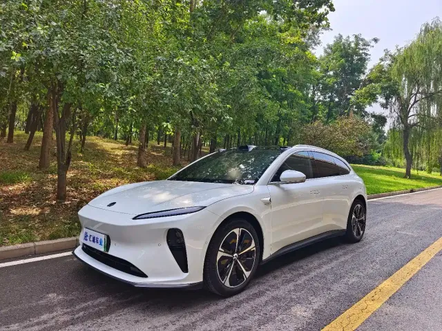 Фотография автомобиля — Nio ET5 Touring